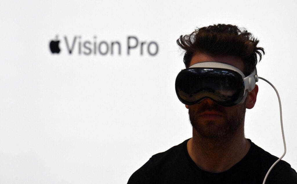Apple Vision Pro headset pre priestorové počítanie a virtuálnu realitu