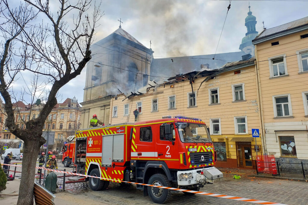 Poškodený Bernardínsky kláštor v Ľvove po zásahu dronom