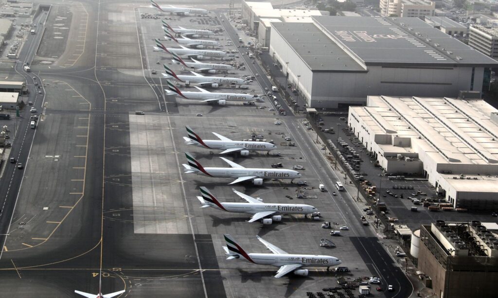 Dubai International Airport DXB letecký pohľad na terminály a lietadlá