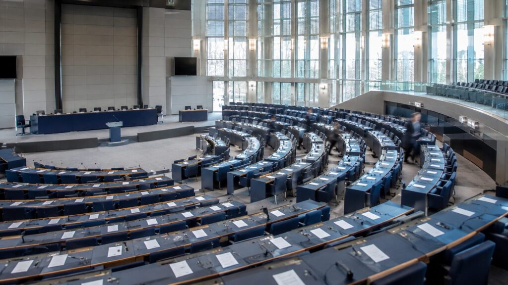 Európsky parlament : inštitúcie